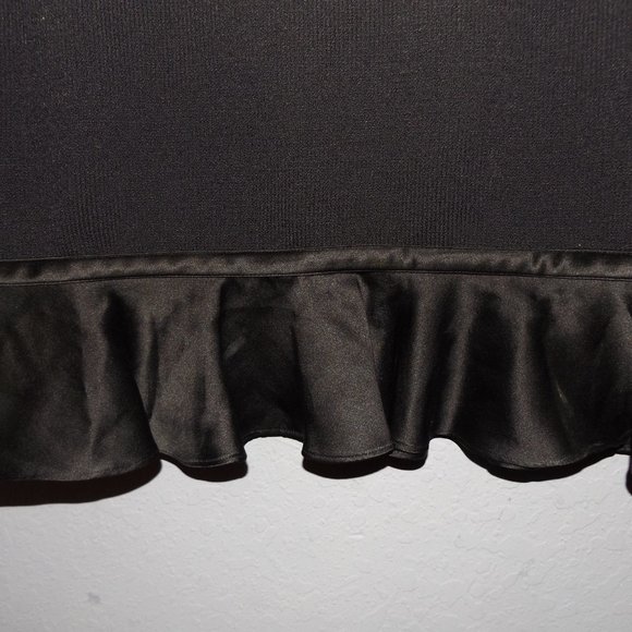 st. john black knit skirt ruffle hem/sz 6/ - Picture 2 of 3